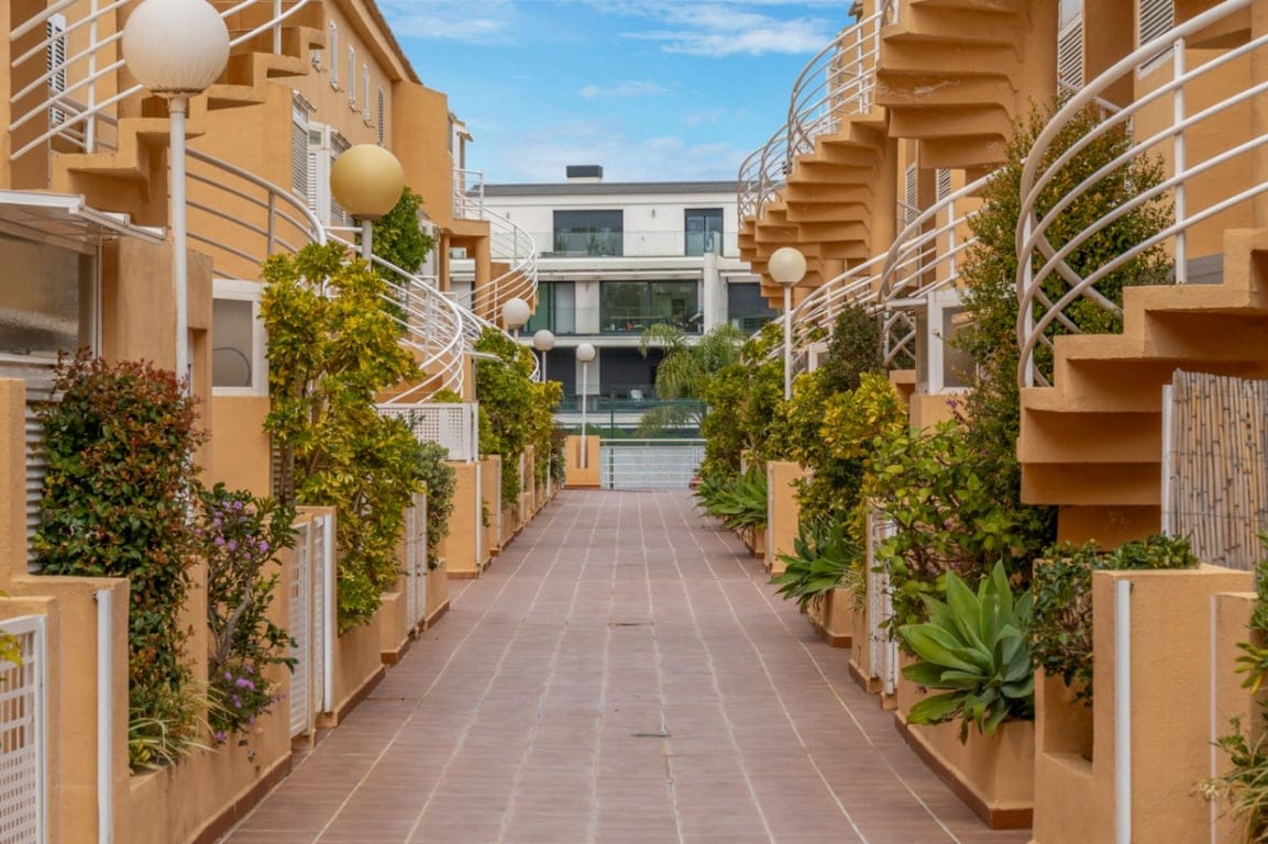 Apartamento reformado con piscina cerca del mar - Foto 20