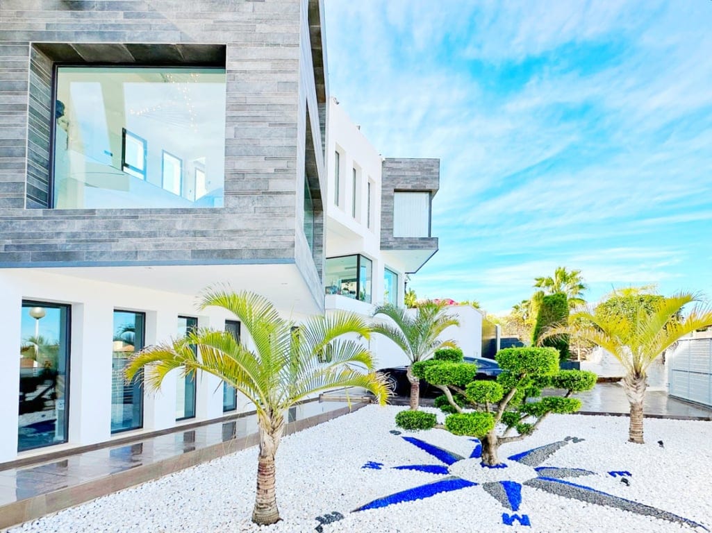 Luxury villa in Benitachell with sea views, infinity pool, and gym. - Foto 28