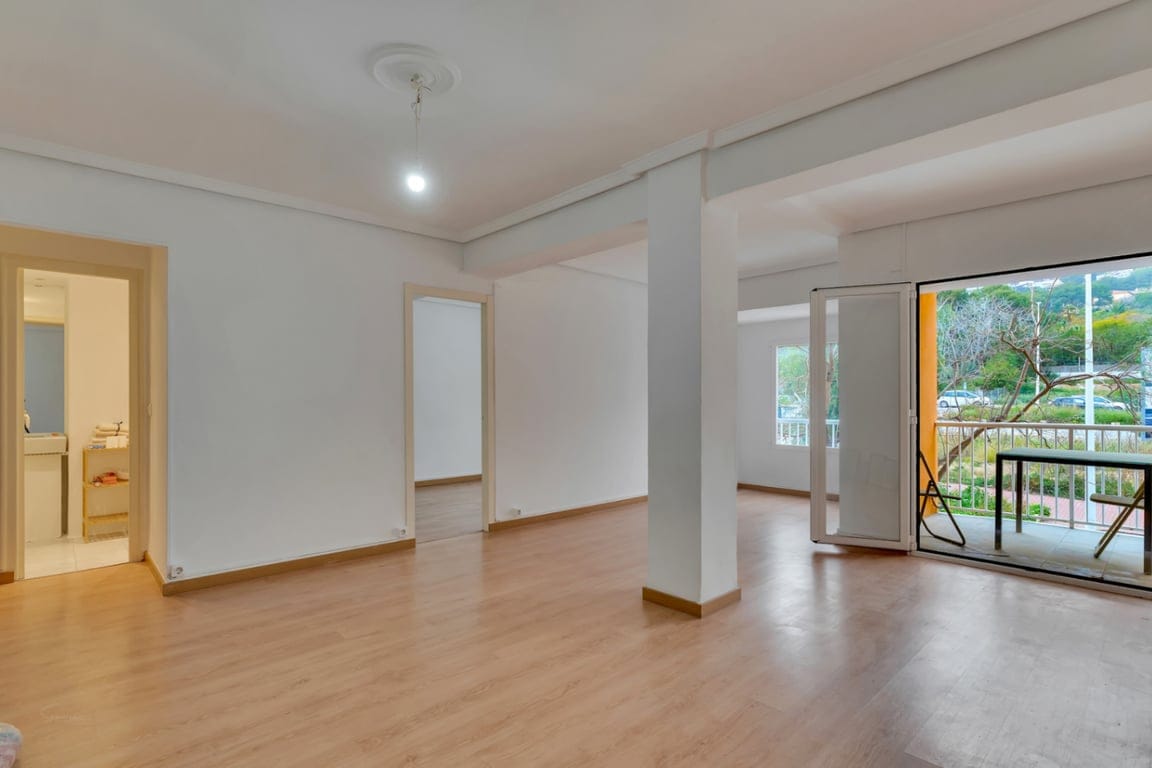 Apartment near the sea, located in the sought-after area of Jávea's port.