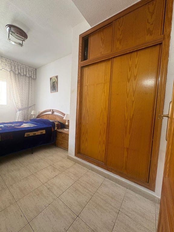 Apartamento en venta de 2 dormitorios en Torrevieja, Alicante. - Foto 21