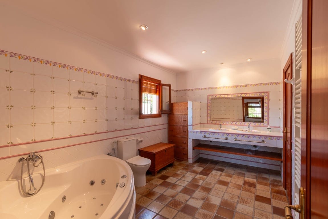 Villa mit 5 Schlafzimmern in Gata de Gorgos zur Langzeitmiete verfügbar. - Foto 24