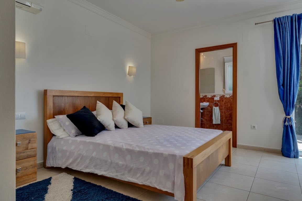 Villa met vrij uitzicht in een rustige omgeving dicht bij het centrum van de stad Jávea - Foto 19