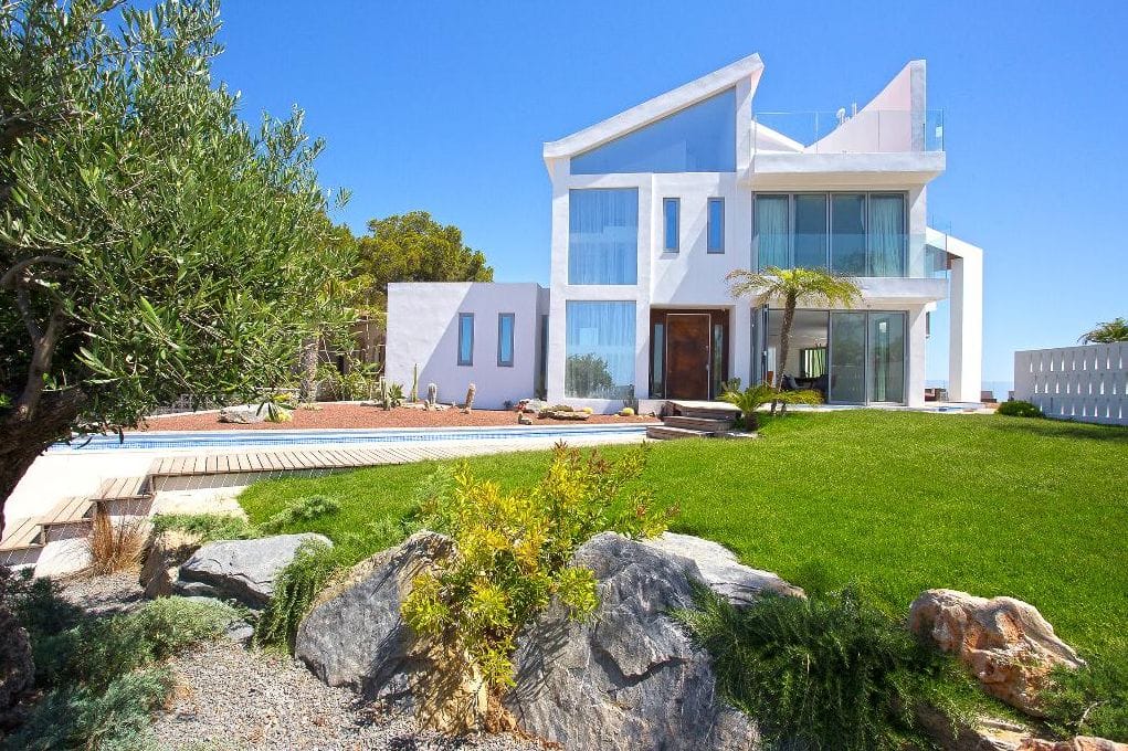 Luxurious modern frontline villa with stunning sea views - Foto 44