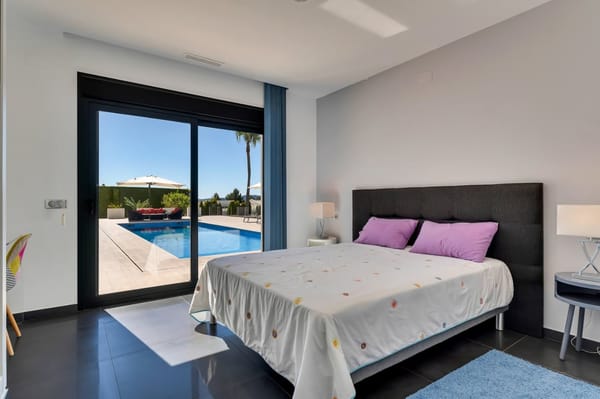 Exclusiva villa moderna con impresionantes vistas abiertas en una demandada zona de Jávea - Foto 42