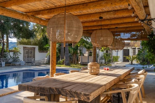 Exclusive property completely renovated with a large plot of 11,367 m2.