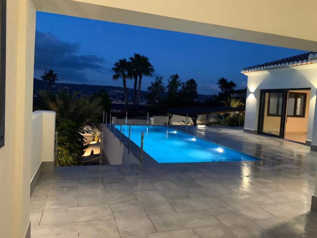 Villa de lujo moderna en Jávea | Impresionantes vistas al Montgó y vida en una sola planta - Foto 3