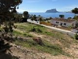 Amplia parcela con vistas al mar en venta en Benissa