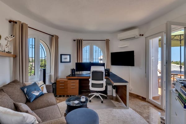 Excepcional propiedad en una exclusiva zona con vistas panoramicas al mar - Foto 41