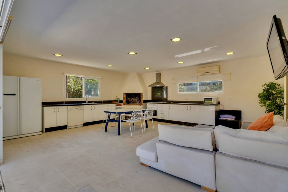 Villa in einer außergewöhnlichen ruhigen Lage, mit weitem Blick und großem Potenzial. - Foto 36