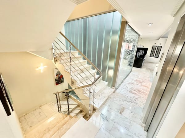 Ruimte, Licht en Ontwerp in een Uniek Huis in Pego - Foto 18