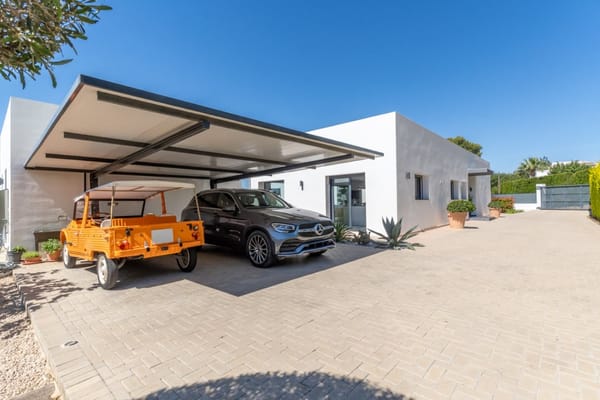 Exclusiva villa moderna con impresionantes vistas abiertas en una demandada zona de Jávea - Foto 8