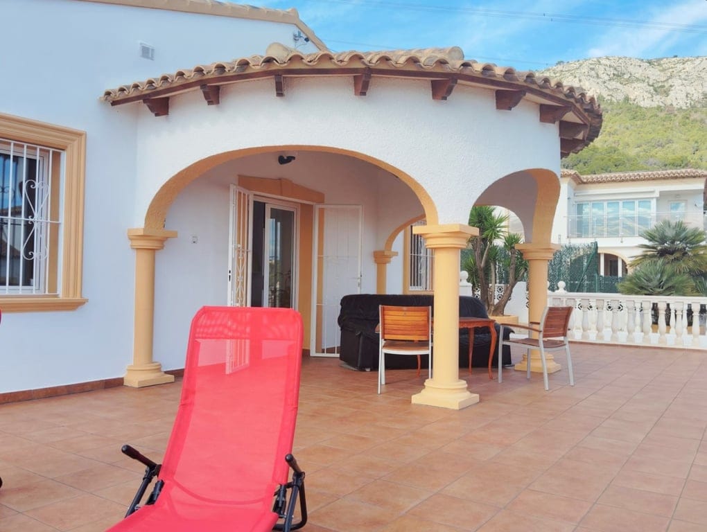 Villa for sale with 4 bedrooms and a pool in Calpe, with sea views. - Foto 2