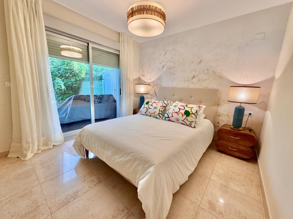 Renovated 1-bedroom apartment in Denia with a communal pool. - Foto 18