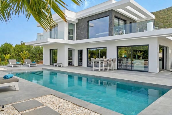 ¡Espectacular villa (2023) con privacidad y materiales de alta calidad! - Foto 9