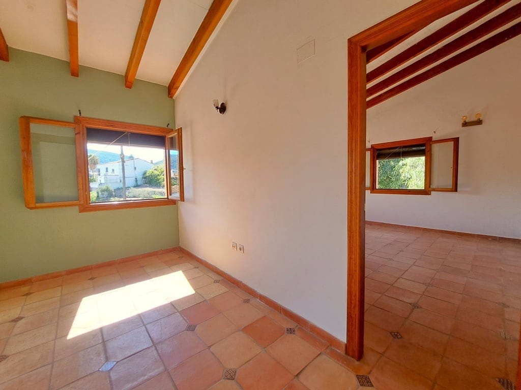Family villa with pool for sale in Orba - Foto 32
