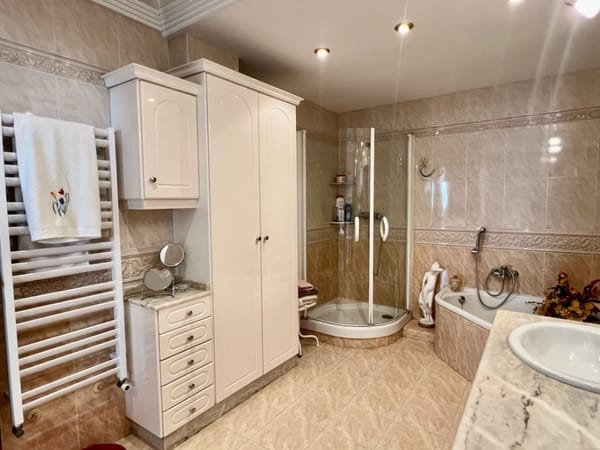 CHALET CON PISCINA, PARKING Y NAVE INDUSTRIAL EN VENTA - Foto 49
