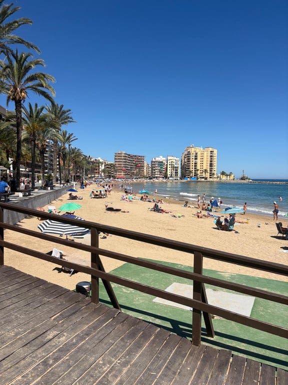 Apartamento en venta de 2 dormitorios en Torrevieja, Alicante. - Foto 38