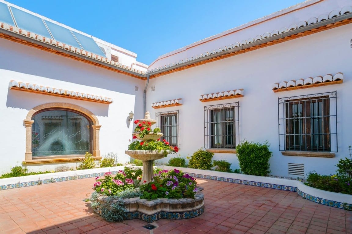 Large Villa with guest house in Jávea and plot 5.835m2 - Foto 11