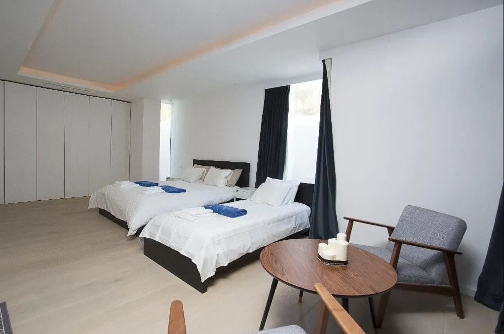 Luxurious modern frontline villa with stunning sea views - Foto 28