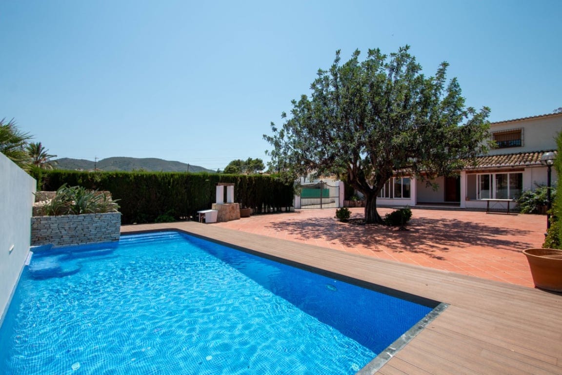 Villa mit 5 Schlafzimmern in Gata de Gorgos zur Langzeitmiete verfügbar.