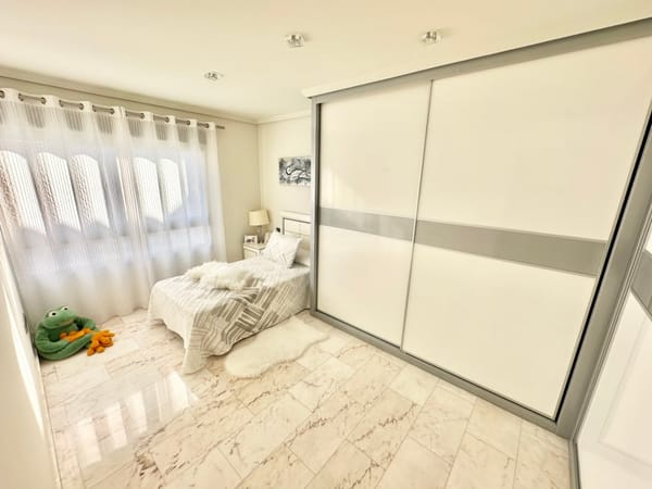 Ruimte, Licht en Ontwerp in een Uniek Huis in Pego - Foto 27