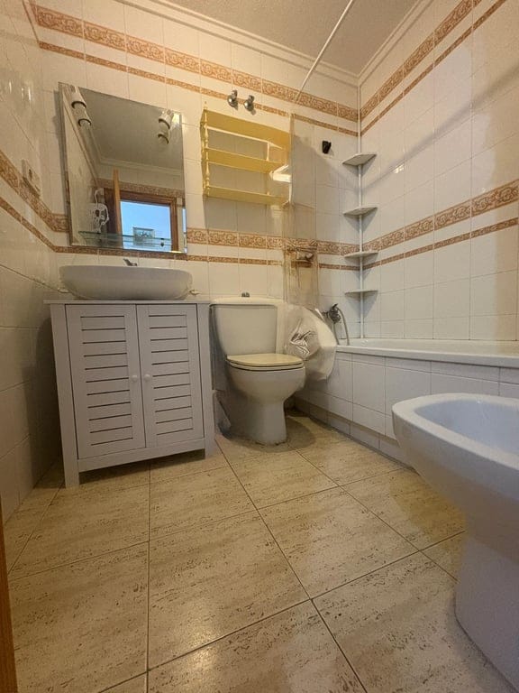 Apartamento en venta de 2 dormitorios en Torrevieja, Alicante. - Foto 24