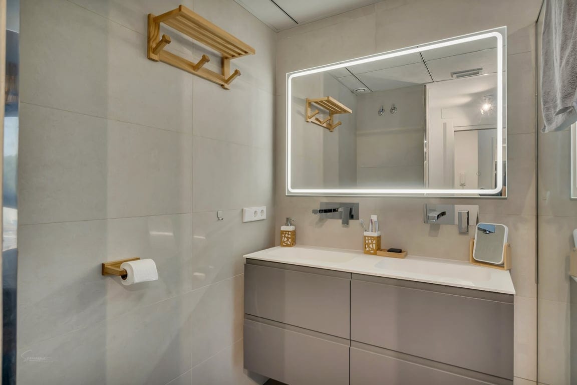 Modern 3-bedroom apartment with a large terrace. - Foto 28