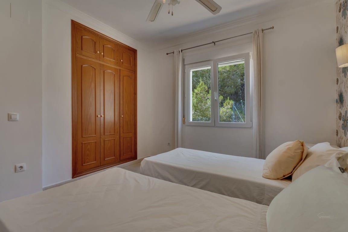 Villa met vrij uitzicht in een rustige omgeving dicht bij het centrum van de stad Jávea - Foto 27