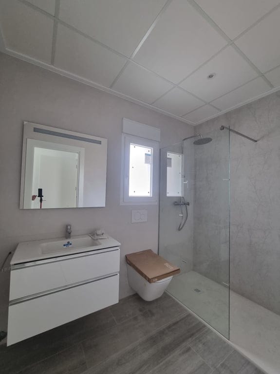 Newly built chalet/villa for sale with 3 bedrooms and a pool. - Foto 10