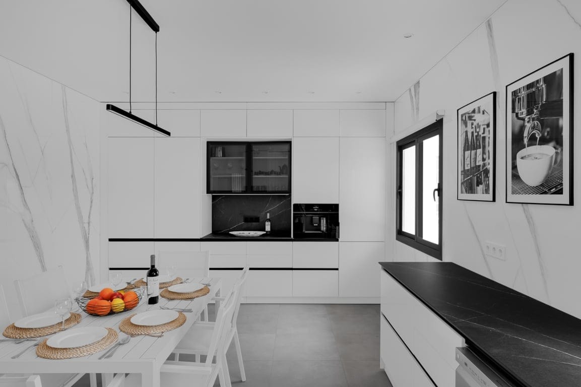 Rare Estate in Calpe: Renovated Luxury Villa + Guest House on a Massive 2,100 m² Plot! - Foto 14