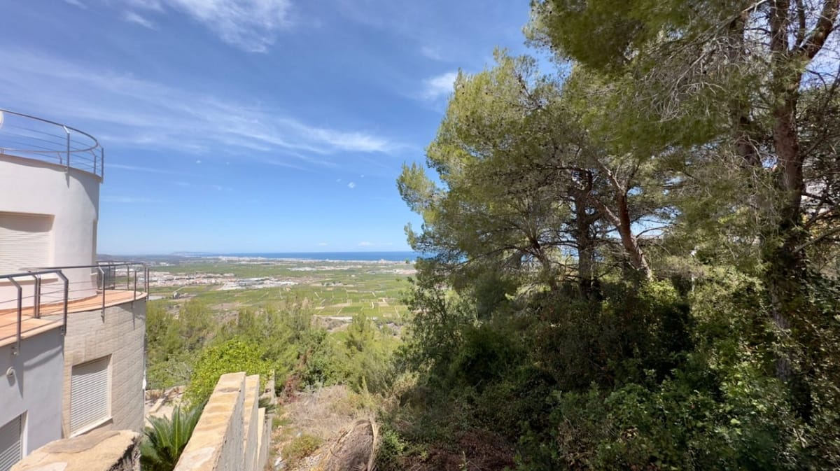 Urban plot with views in Oliva