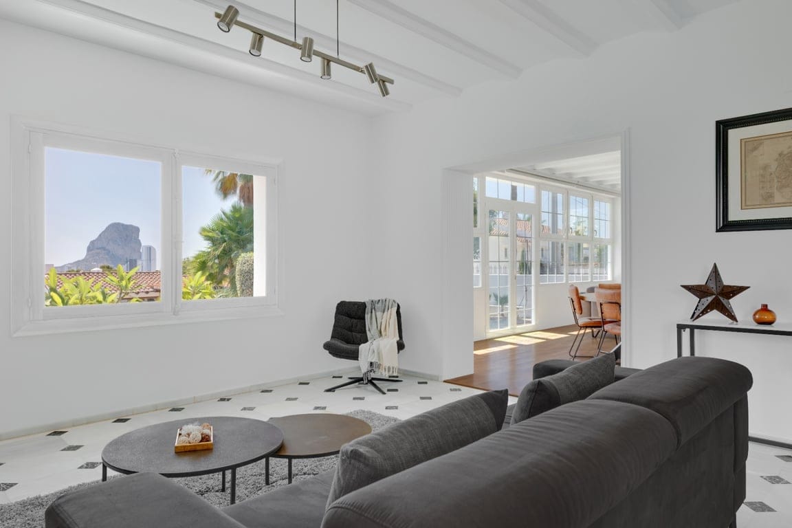 Rare Estate in Calpe: Renovated Luxury Villa + Guest House on a Massive 2,100 m² Plot! - Foto 13