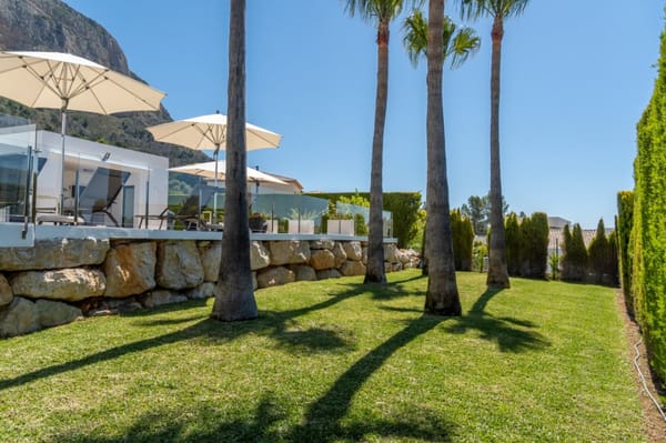 Exclusiva villa moderna con impresionantes vistas abiertas en una demandada zona de Jávea - Foto 5