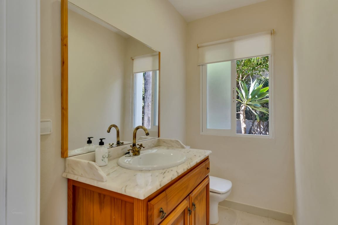 Villa in einer außergewöhnlichen ruhigen Lage, mit weitem Blick und großem Potenzial. - Foto 39