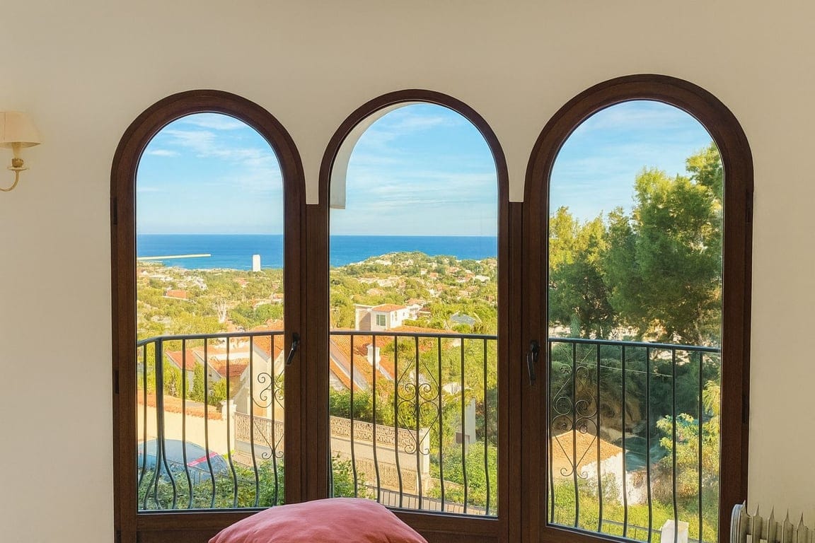 Villa with sea views and guest apartment in a quiet area. - Foto 2