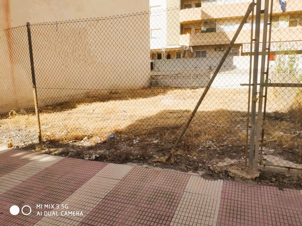 Urban plot of 120 m² in Playa de Daimús – Your project by the sea