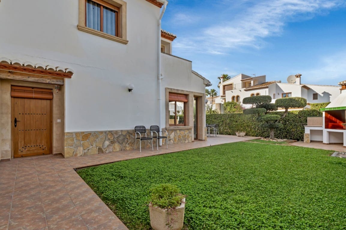 Exklusives Reihenhaus in Jávea, 500 m vom Meer entfernt, mit 4 Schlafzimmern und Gemeinschaftspool. - Foto 2