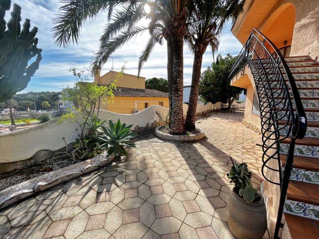 Incredible villa with sea views to renovate in Moraira – Great investment opportunity - Foto 4