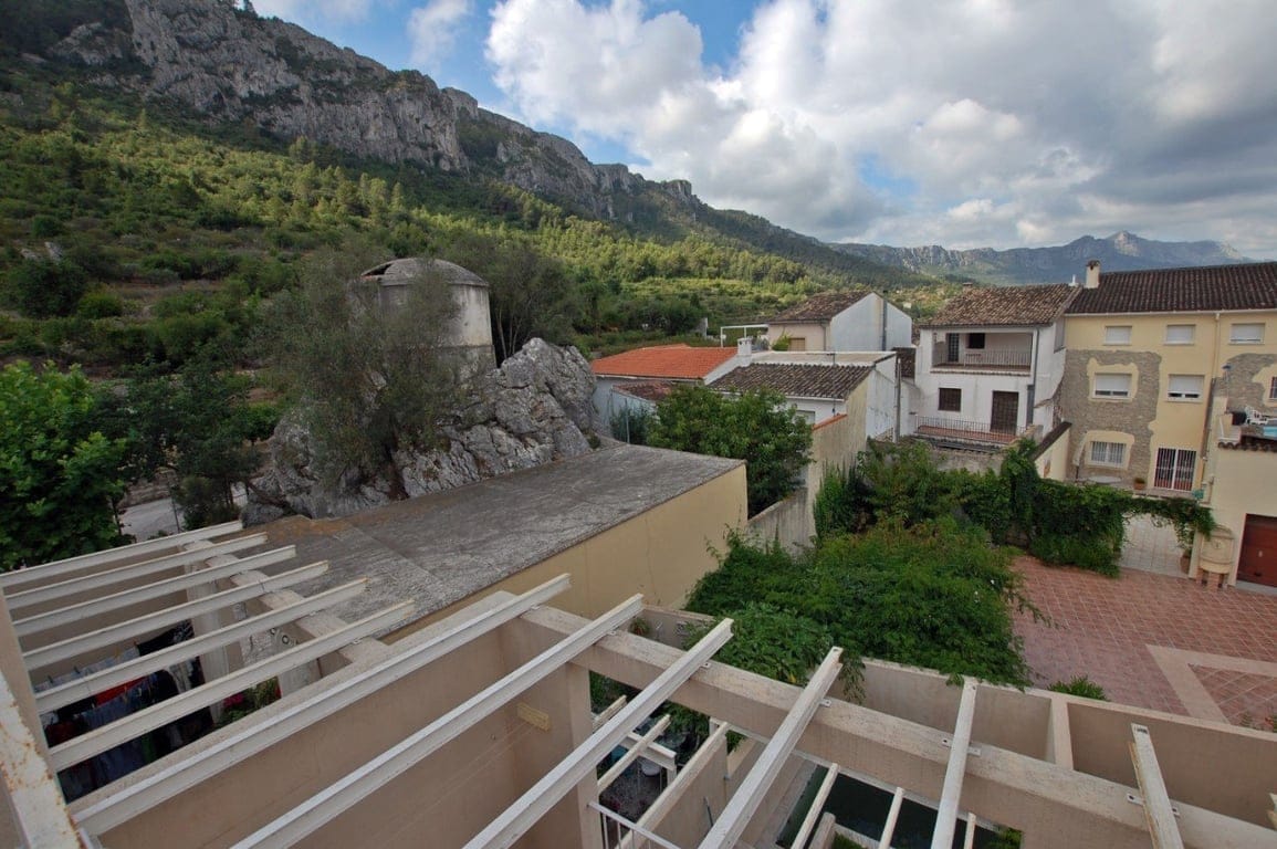 Semi-detached house with patio in Benirrama