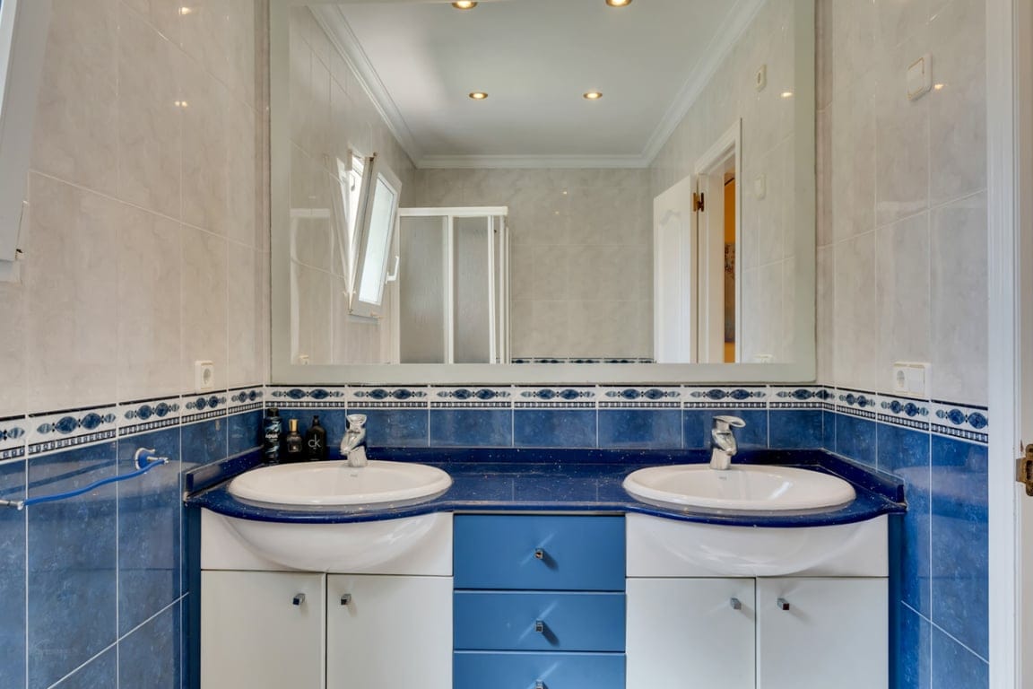 Villa in einer außergewöhnlichen ruhigen Lage, mit weitem Blick und großem Potenzial. - Foto 24