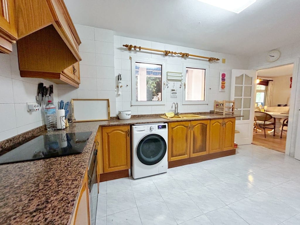 central apartment with tourist license in the Plaza de la Iglesia of Moraira, next to the port and the beach - Foto 9