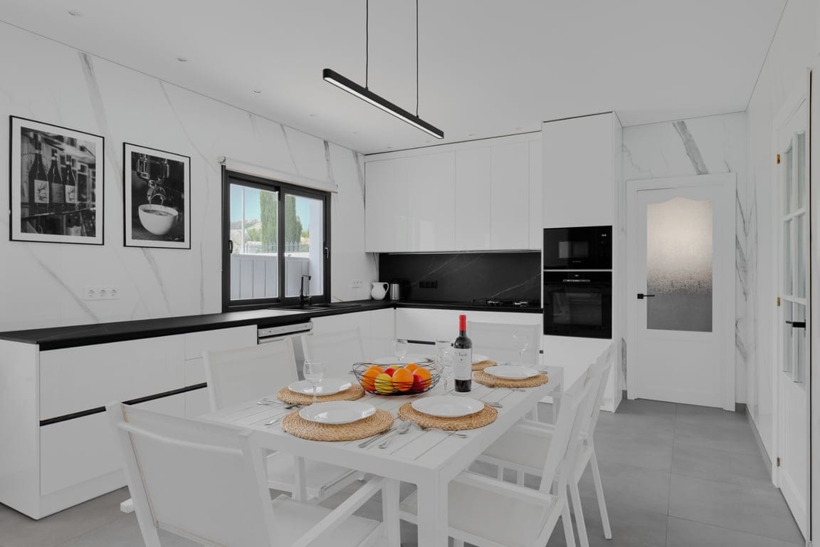 Rare Estate in Calpe: Renovated Luxury Villa + Guest House on a Massive 2,100 m² Plot! - Foto 15