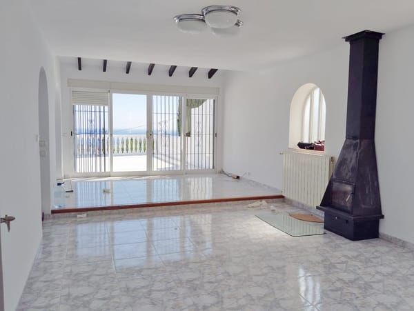 Villa en venta con 3 dormitorios , piscina y vistas al mar. - Foto 13