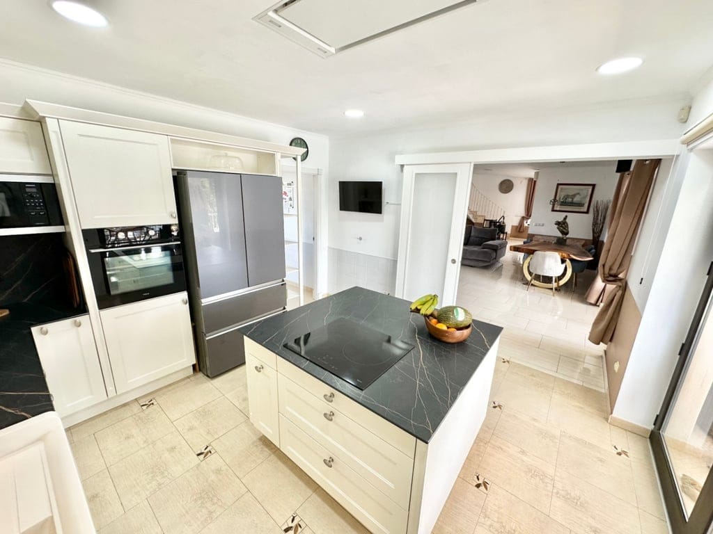 Uw oase in Monte Pego: chalet met een groot perceel, zwembad en volledige privacy - Foto 13