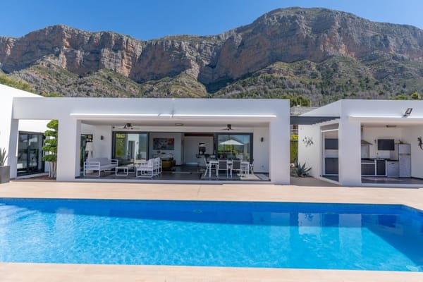 Exclusiva villa moderna con impresionantes vistas abiertas en una demandada zona de Jávea - Foto 54