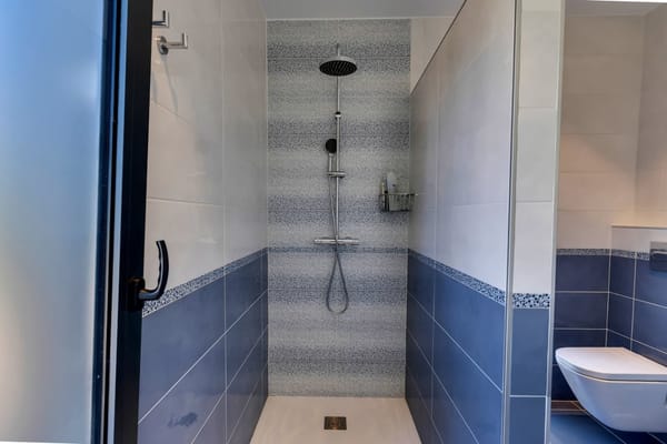 Exclusiva villa moderna con impresionantes vistas abiertas en una demandada zona de Jávea - Foto 45