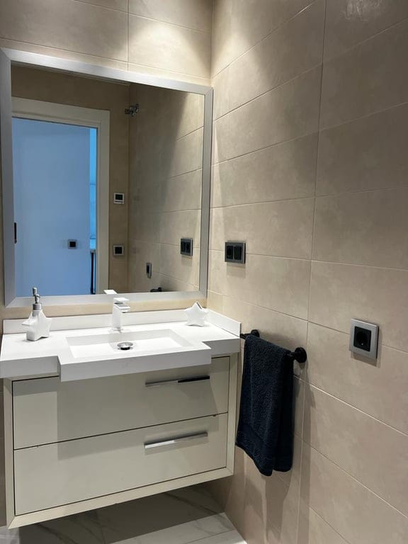 LUJO EN BENIDORM: Apartamento 9ª Planta, 2 Dorm, 2 Baños con Vistas Panorámicas al Mar - Foto 14