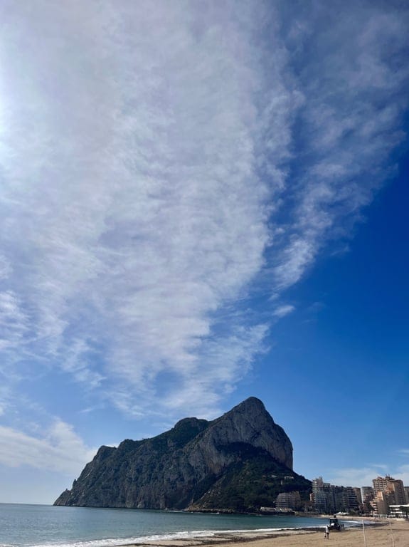 Ático Dúplex Exclusivo en Primera Línea de Playa – Vistas Panorámicas al Mar y al Peñón de Ifach - Foto 3