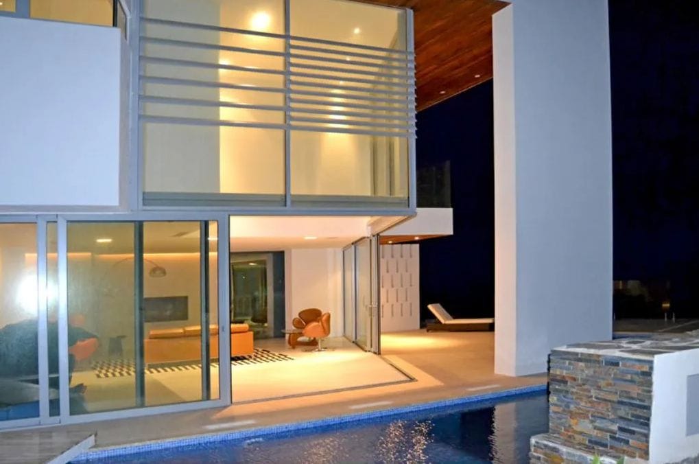 Luxurious modern frontline villa with stunning sea views - Foto 46