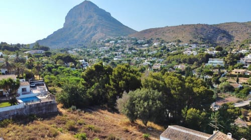 Plot located a short distance from the old town of Javea.